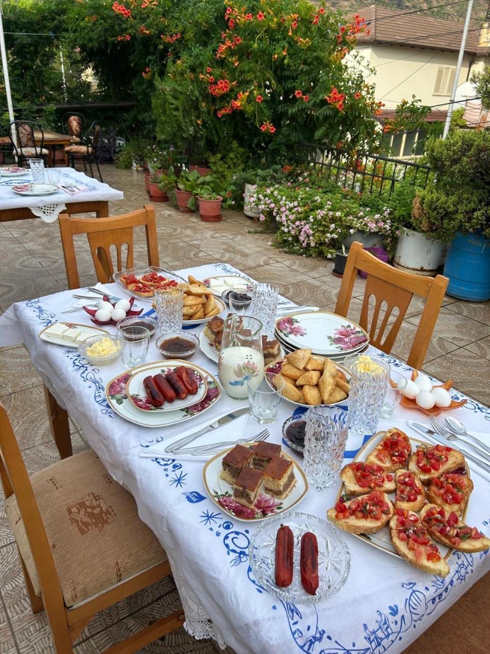 Guesthouse Katerina Berat Exteriör bild